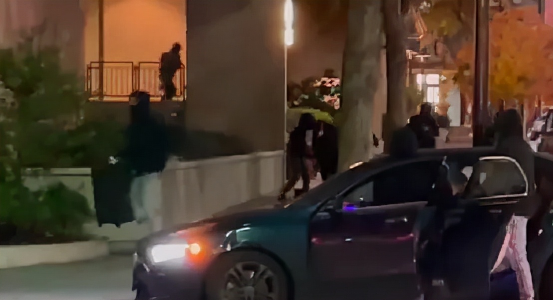 最近去美国小心!过境被罚$5700,80人武装抢商场,铁锤帮暴砸珠宝店