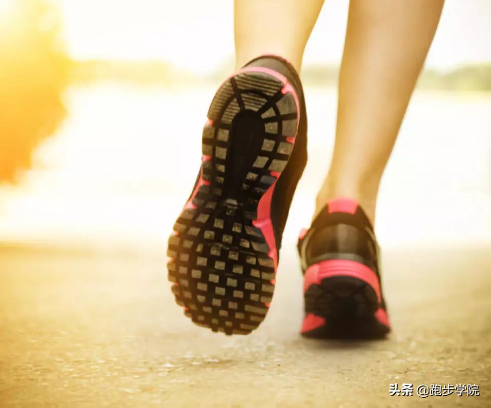 关于治疗脚踝扭伤的文章,脚踝扭伤的四个恢复阶段