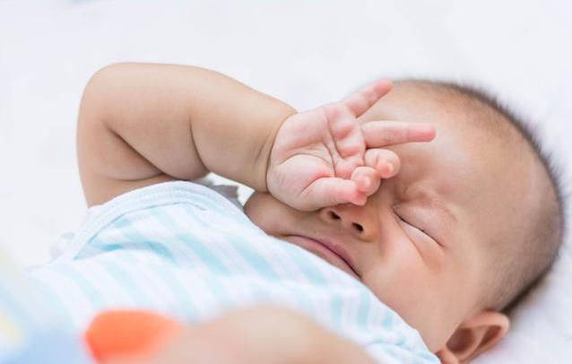 10个月的宝宝每天晚上哭醒一次？与其温柔安抚，不如“狠下心来”