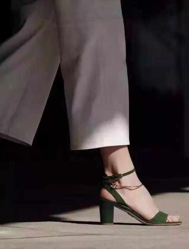 一看就很廉价的三种鞋子不要踩雷,买鞋子要怎么买才不踩雷