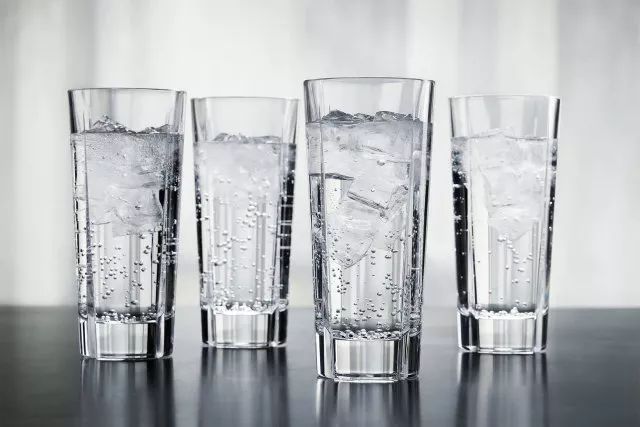 每天喝水的杯子有毒吗,每天都在喝水的水杯