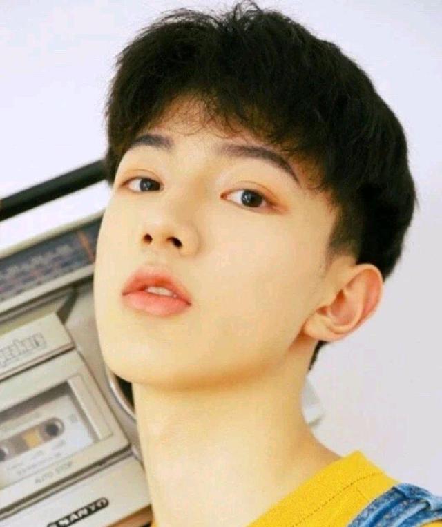 男生理发两边理得太短了,男生理发怎么跟理发师说剪短一点