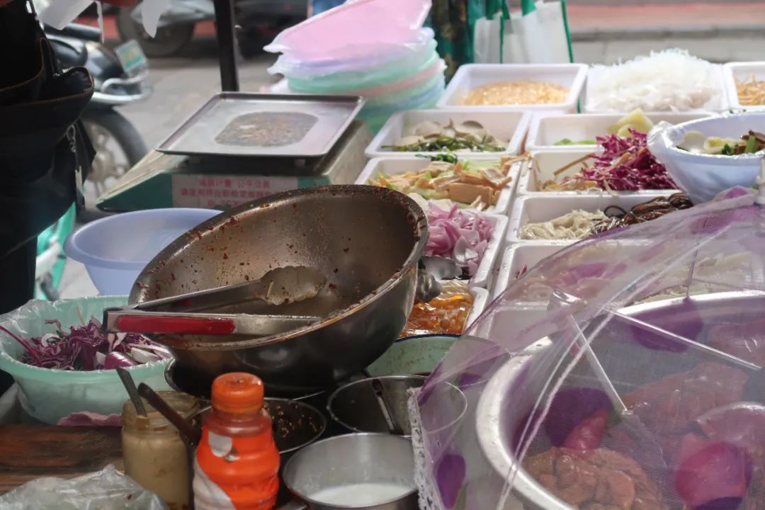 西安正宗小吃街是回民街吗,西安正宗本地小吃街回民街