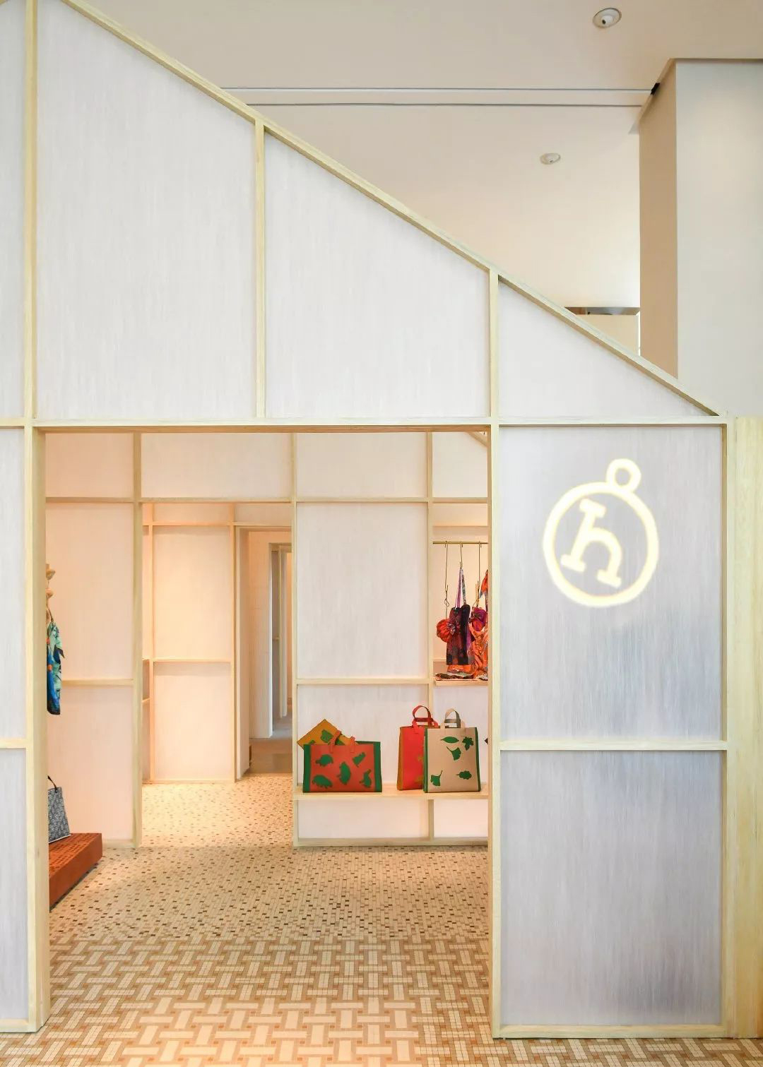 爱马仕品牌设计理念,爱马仕的品牌定位策略