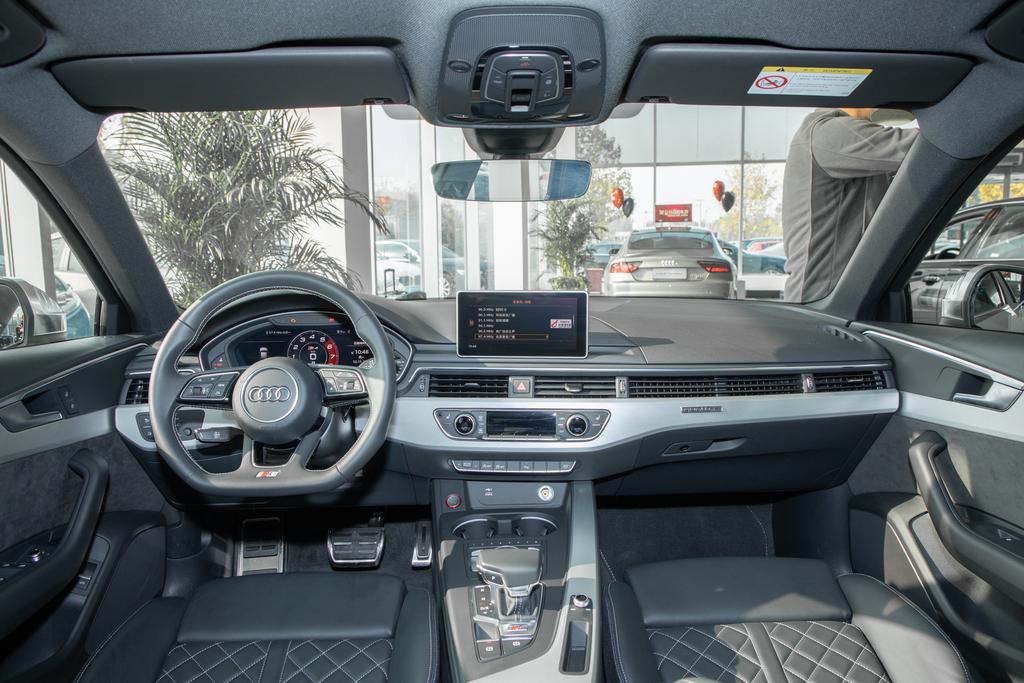 50万以内的性能车，兼顾科技感与舒适性，奥迪S4简评