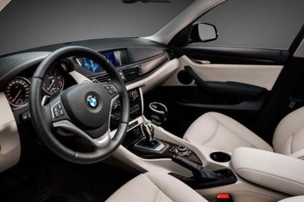 宝马x1三个缸的车到底怎么样,宝马x11.5t三缸发动机抖动