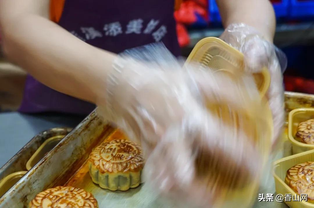 珠海这家月饼店开了38年，来买要排队两小时