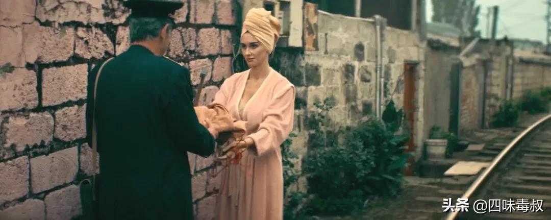 看不懂才低俗，看懂了很高级——《文胸奇缘》