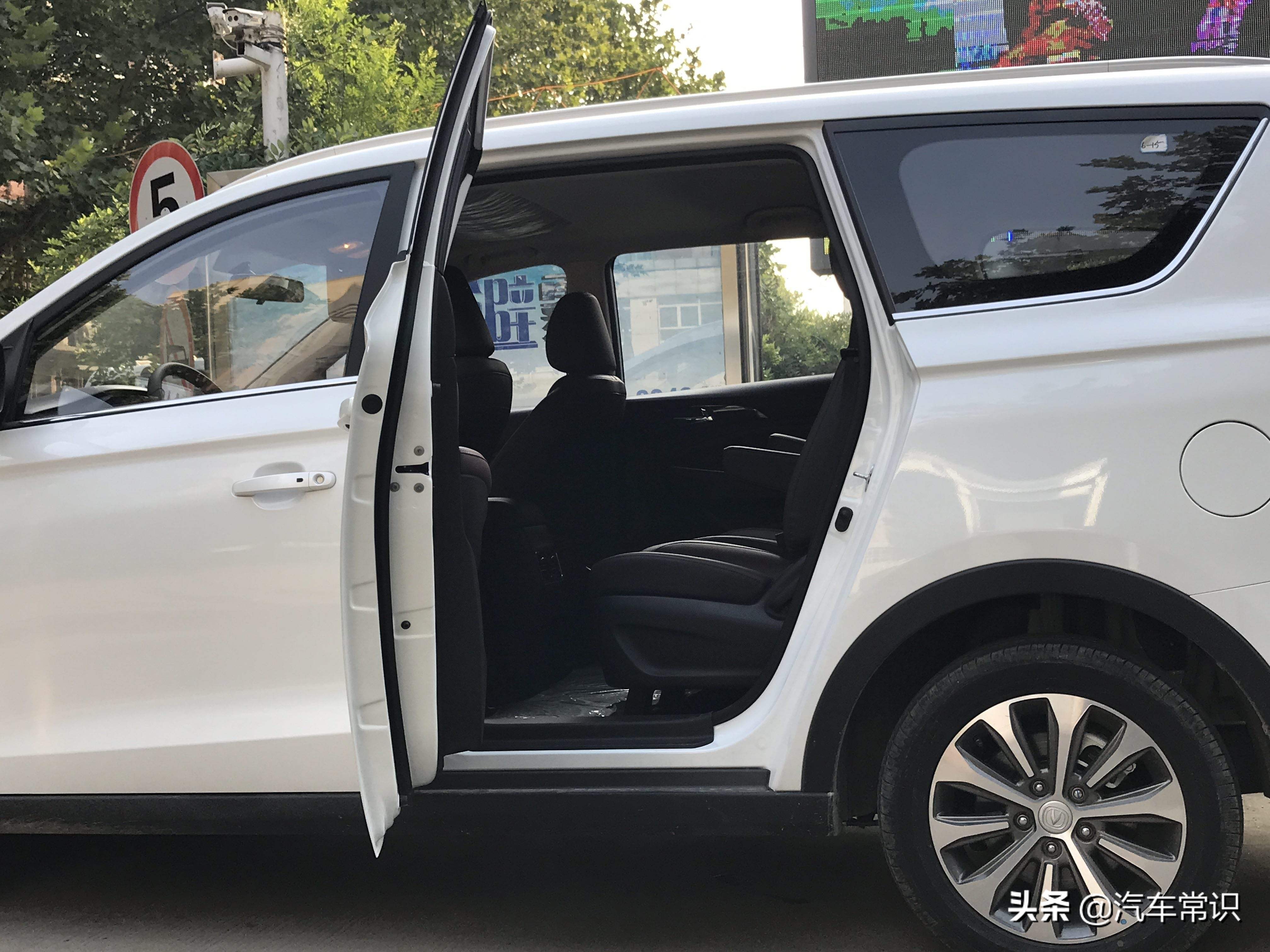 汽车方向盘异响的原因是什么,汽车踩刹车有异响是什么原因