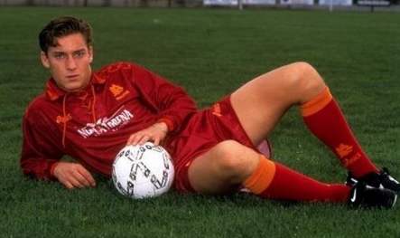 意大利足球托蒂图片,托蒂国家队进球