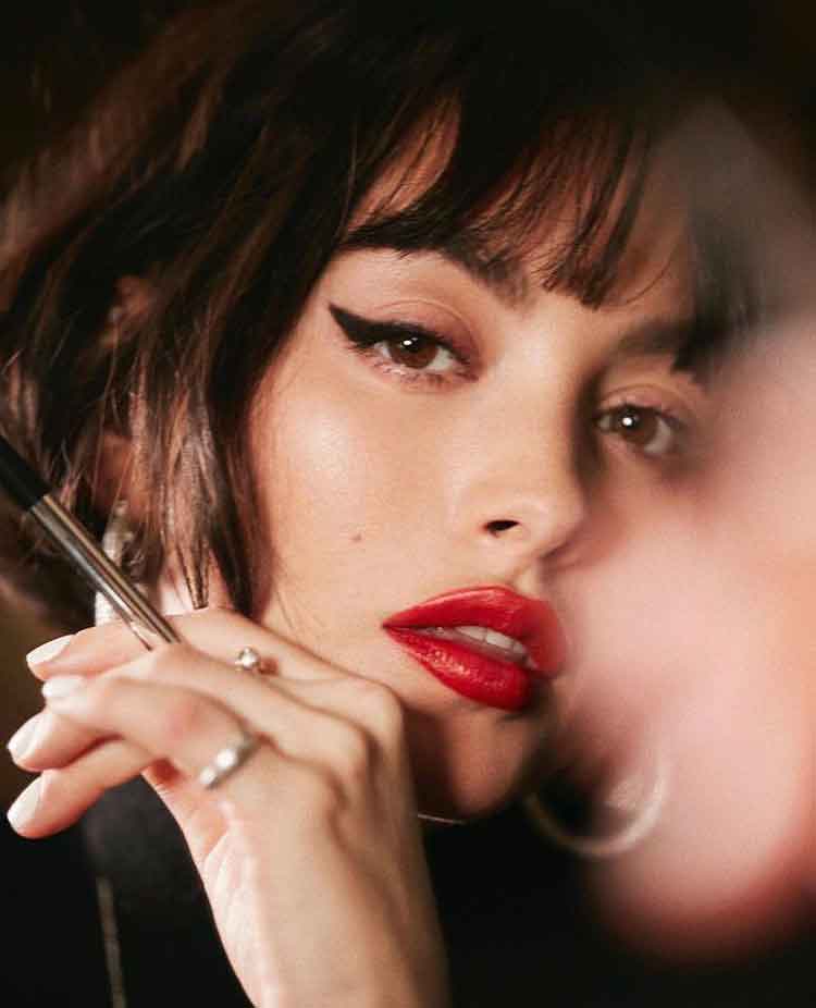 法国女人喜欢玫红色口红图片,法国女人最爱什么颜色口红