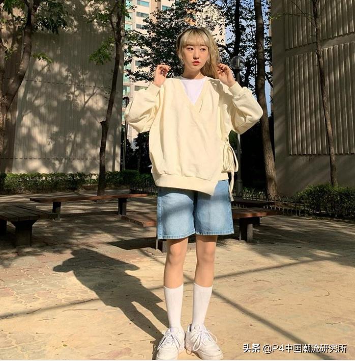 牛仔短裤怎么穿才好看,牛仔短裤就要穿这样的舒适又显瘦