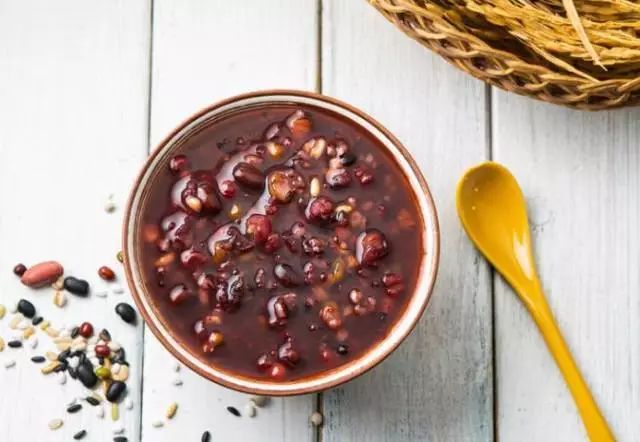 教大家一个瘦脸的方法,既科学又有效率的瘦脸的方法