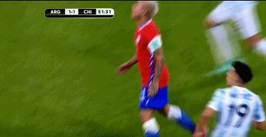 世预赛阿根廷vs乌拉圭梅西破门,阿根廷世预赛3连胜梅西角球中柱