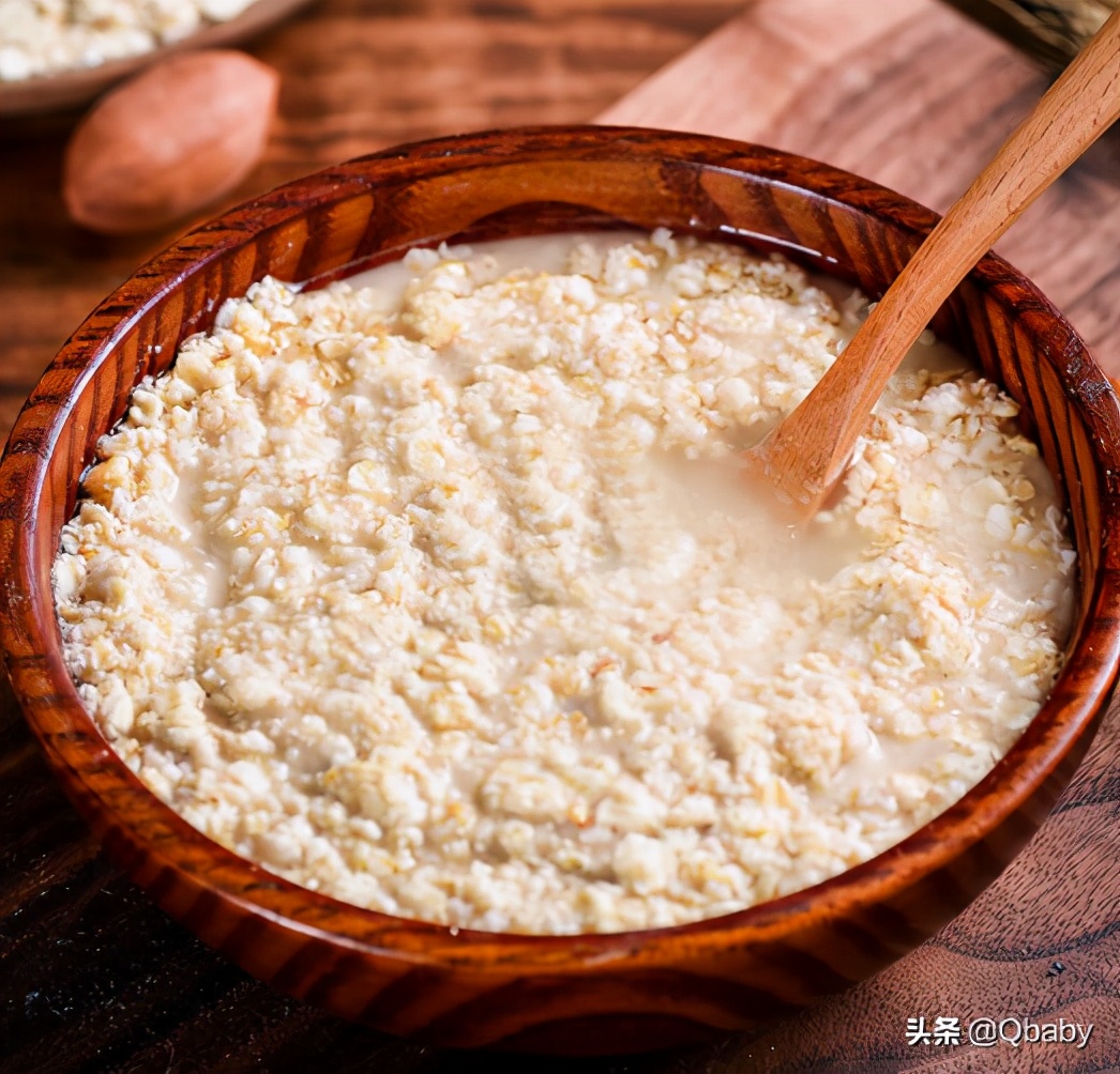 麦片的多种吃法加纯牛奶,天凉了吃早餐