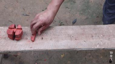 中国老爷爷给孙子做的神奇玩具,老外看中国爷爷给孙子做玩具