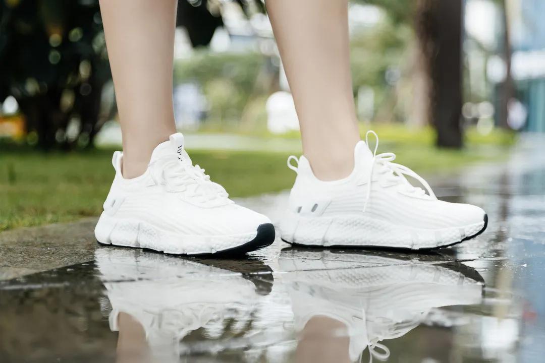 磁力按摩防水鞋,用强磁铁做摇步器