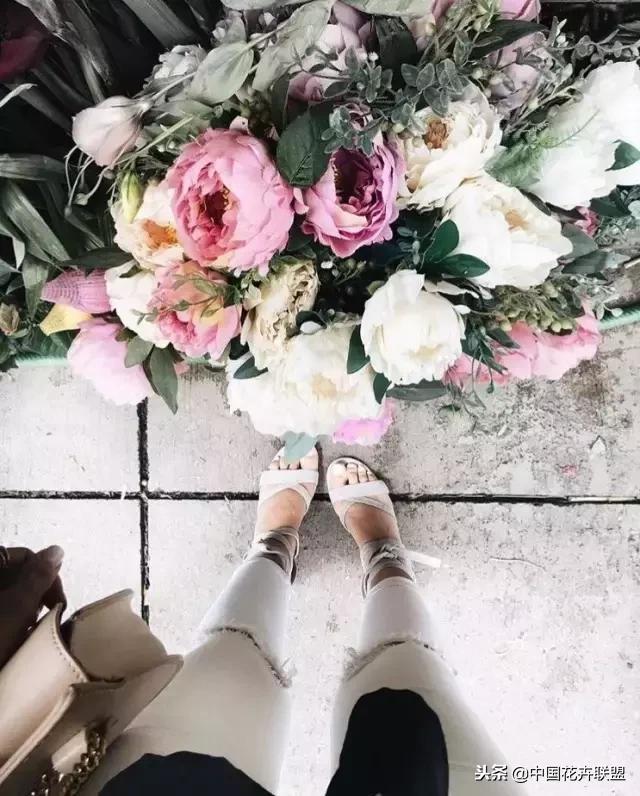 开花店一个月可以挣多少钱,北京开花店一年能挣多钱