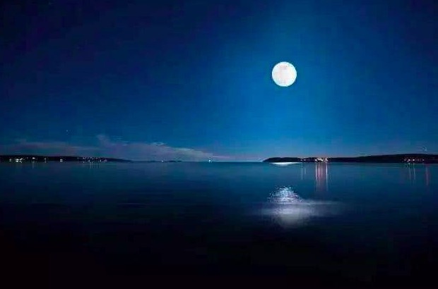 李白写洞庭湖的诗有哪些,李白夜游洞庭湖写下一首绝美诗作