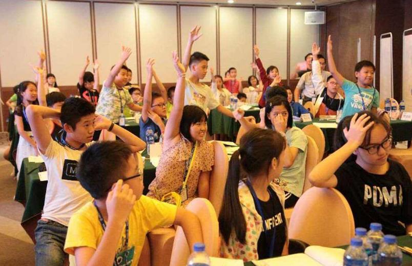 爸爸和女儿下五子棋谁赢了,爸爸问女儿五子棋谁赢了