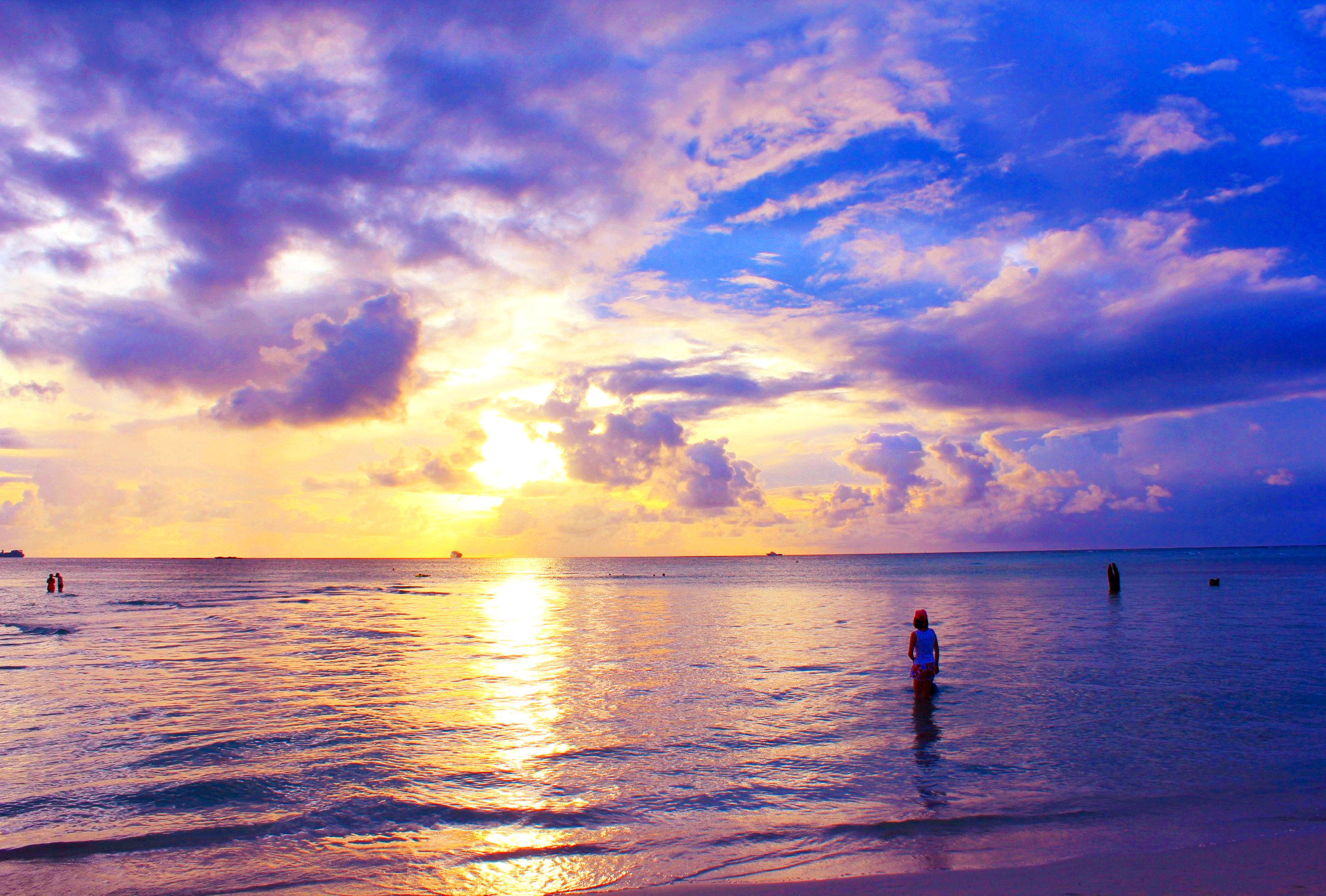 白本护照美国旅游免签,白本护照过境免签新加坡
