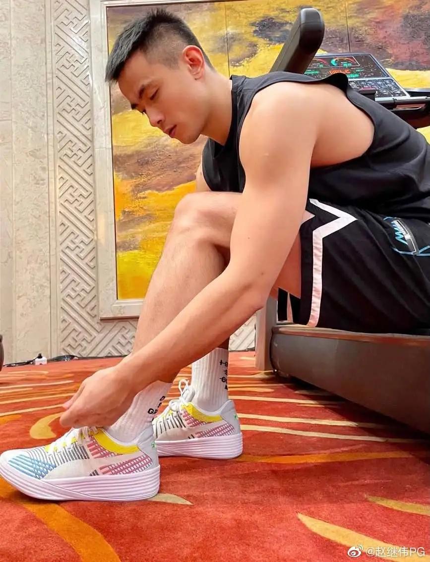 阿迪达斯签约胡明轩了吗,胡明轩代言阿迪事件