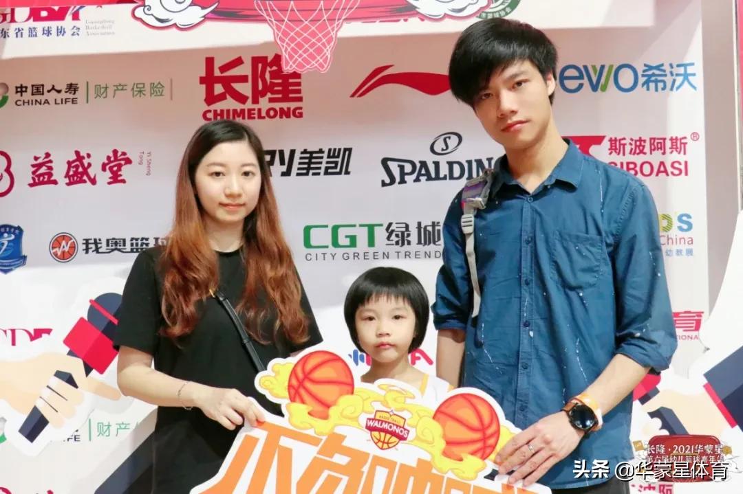 6岁女孩打篮球惊艳全场外网评论,6岁女孩篮球赛场上惊艳全场