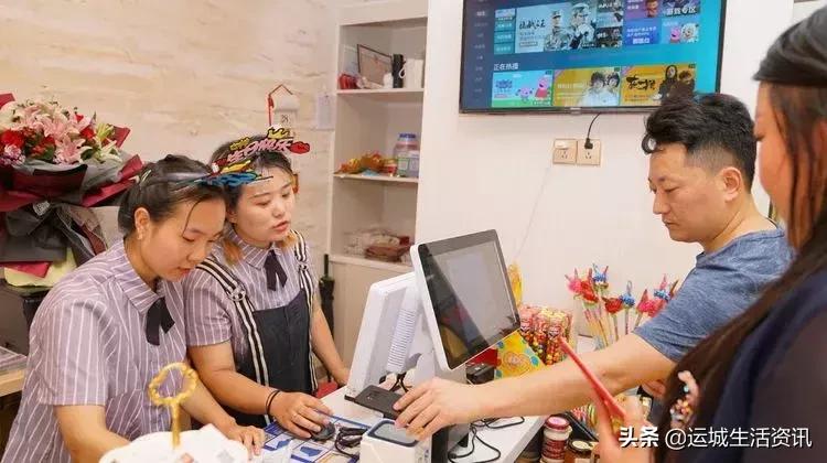 市民排队免费吃蛋糕：运城天鹅湾“生日颂烘焙”开业大酬宾