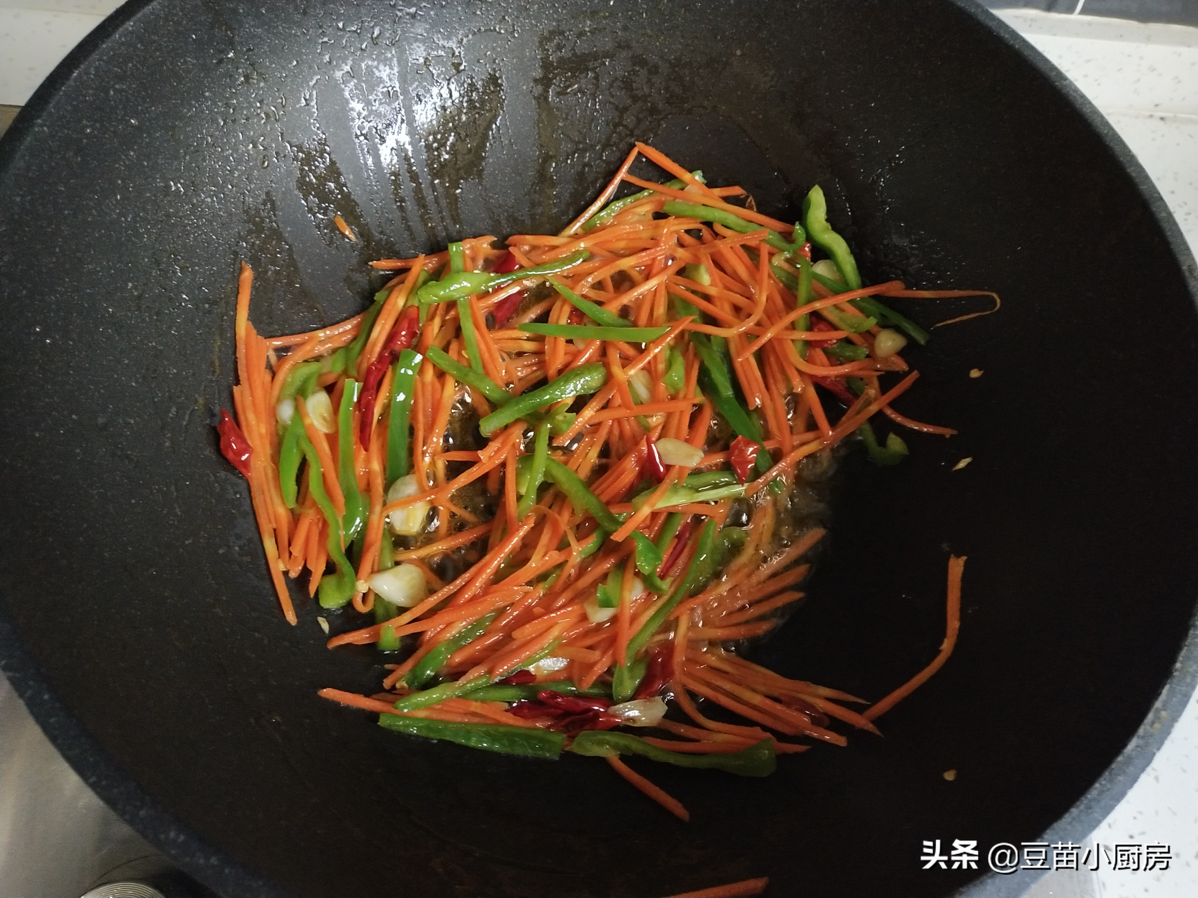 炒土豆丝就糊是怎么回事,炒土豆丝会因为多而不脆