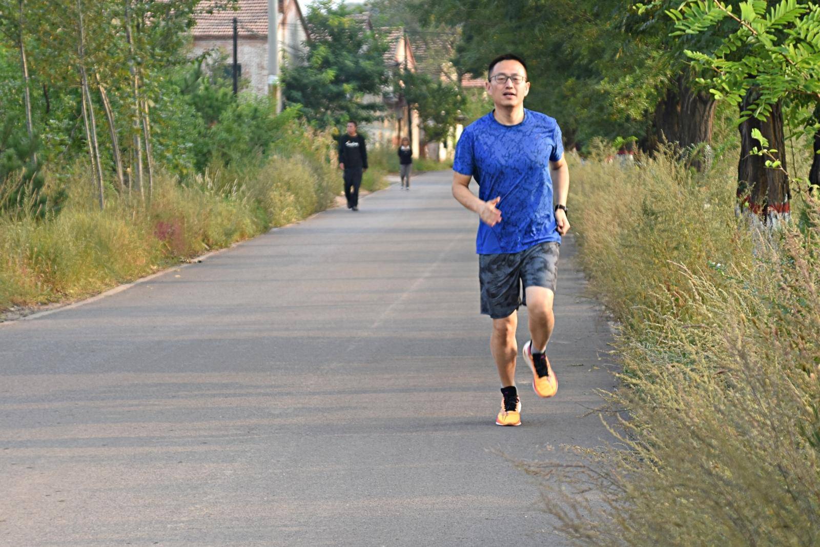 跑鞋测评态极,李宁飞电3.0challenger和李宁小绝影