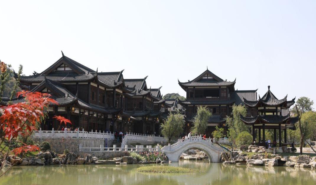 瀑布大小七孔西江千户苗寨,千户苗寨和小七孔和黄果树瀑布