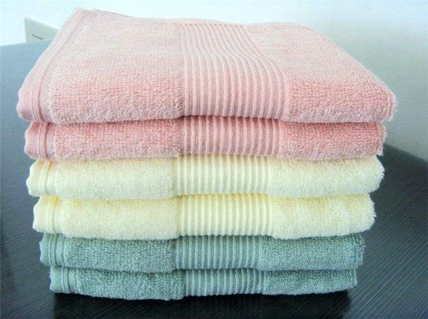 洗衣机洗的毛巾闷臭味要怎么处理,为什么毛巾越洗越硬还会有臭味