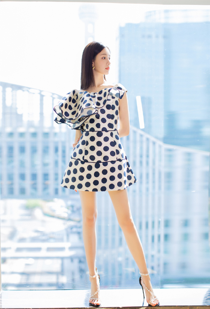 站着拍照怎么显长腿,显长腿的拍照技巧坐着拍