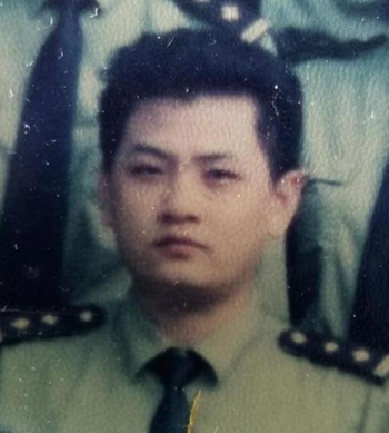 有机会当老师却跑去公安局当临时工一座城缅怀着一个人