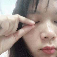 隐形眼镜戴上了怎么还摘不下来了,隐形眼镜摘也难吗