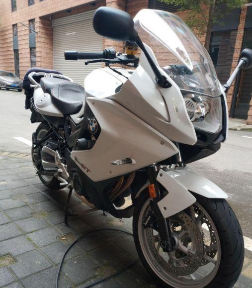 中了香港骑警的毒，拿下宝马F800GT，鲍鱼刹车、皮带传动、单臂摇