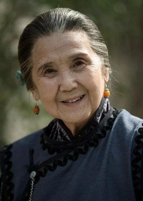 她曾是央视名嘴,她曾是央视主播42岁结婚