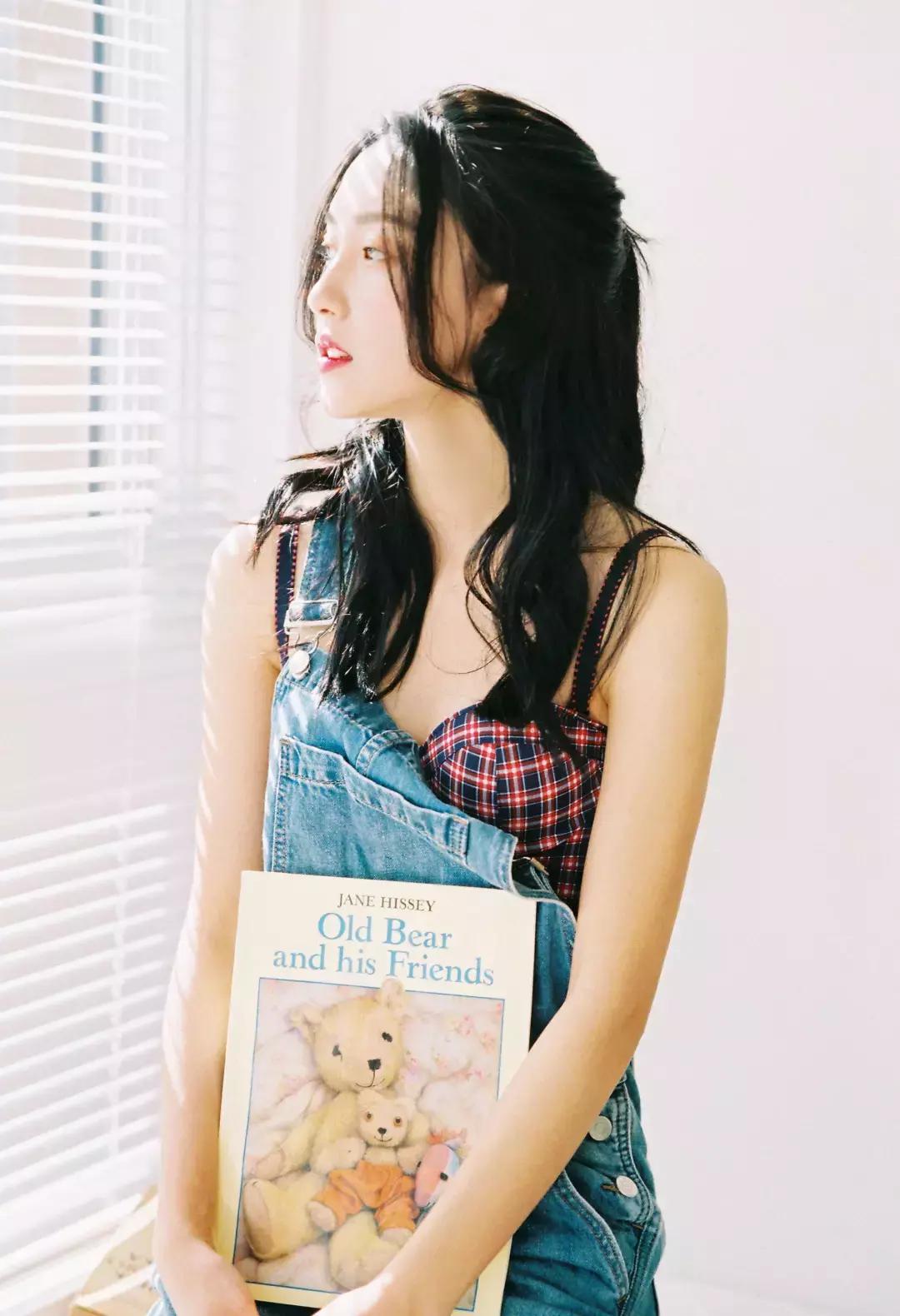 如何居家拍出自然写真照 (在家自己怎么拍出好看的照片写真)