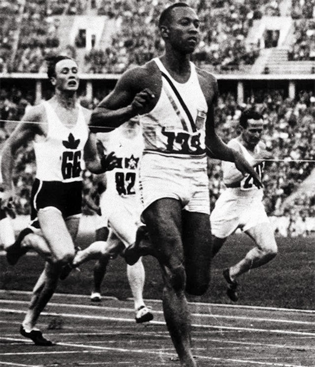 中国武术现身柏林奥运，打翻200斤芬兰选手，希特勒亲手赠送礼物