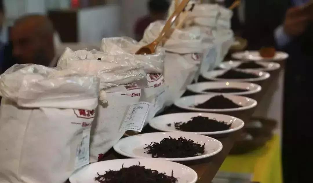 一茶一世界一品一芬芳,一茶一世界一品一红尘