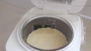 电饭煲做蛋糕不塌陷不回缩的诀窍,电饭煲做蛋糕怎么才能不塌陷回缩