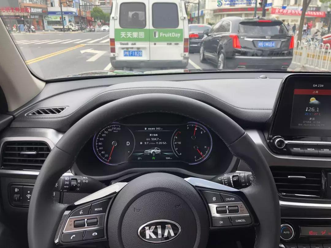 起亚智跑2.4测评,试驾智跑2.0高配