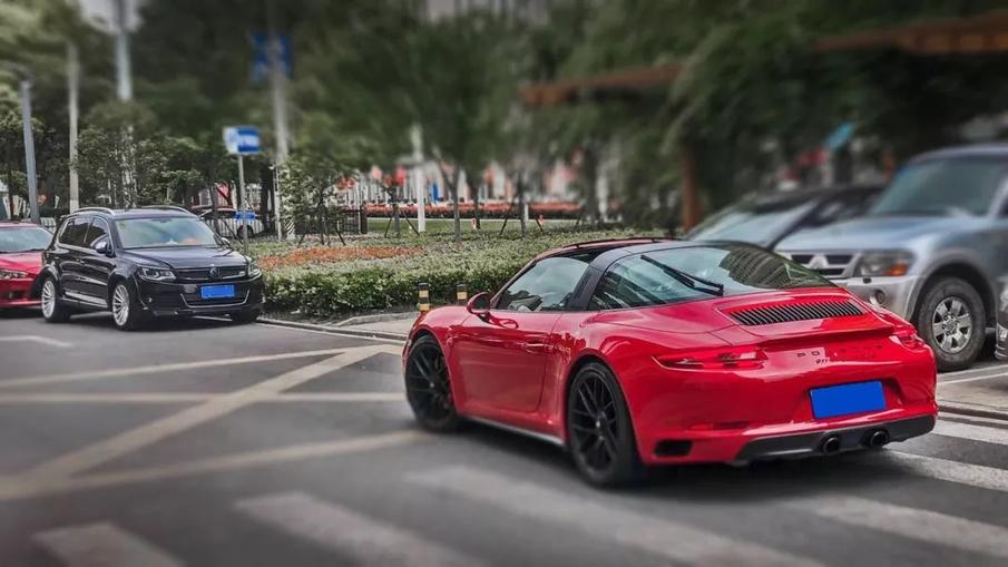 开跑车上下班是什么感觉,开跑车拉顺风车什么体验