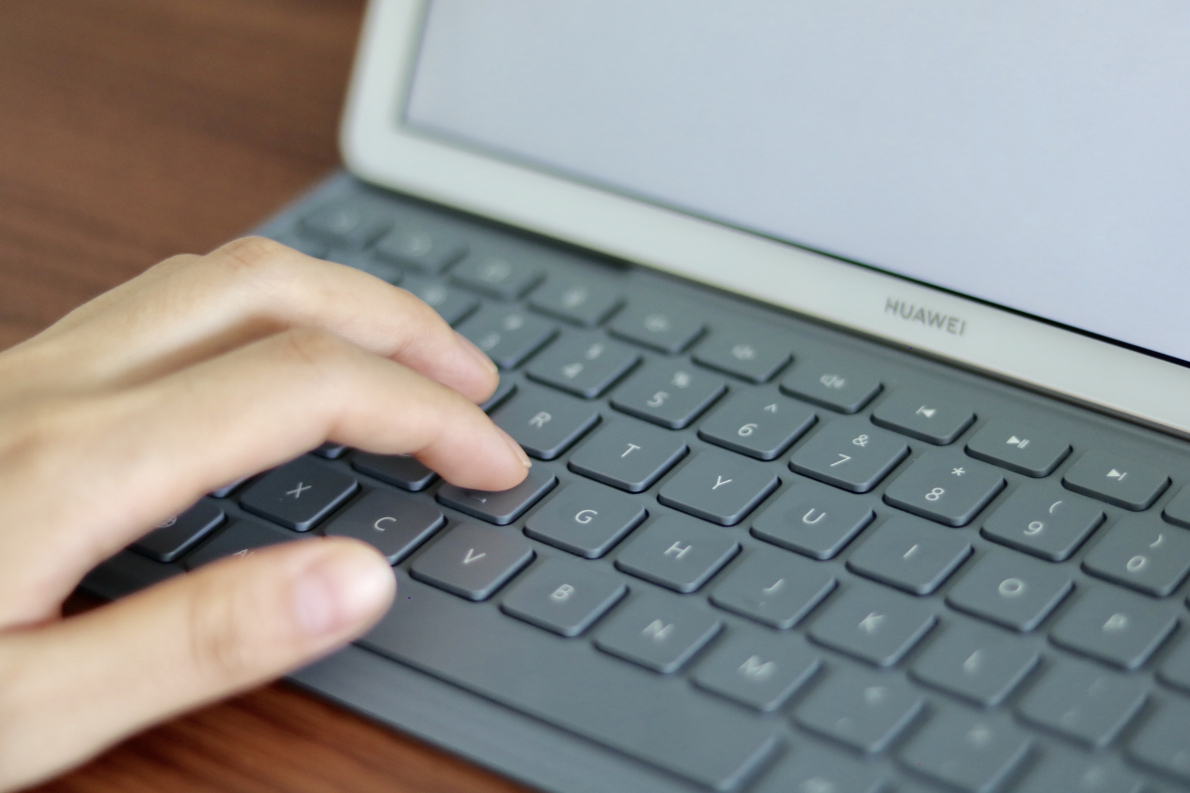 华为平板m68寸全面评测,华为平板m610.8英寸高能版测试