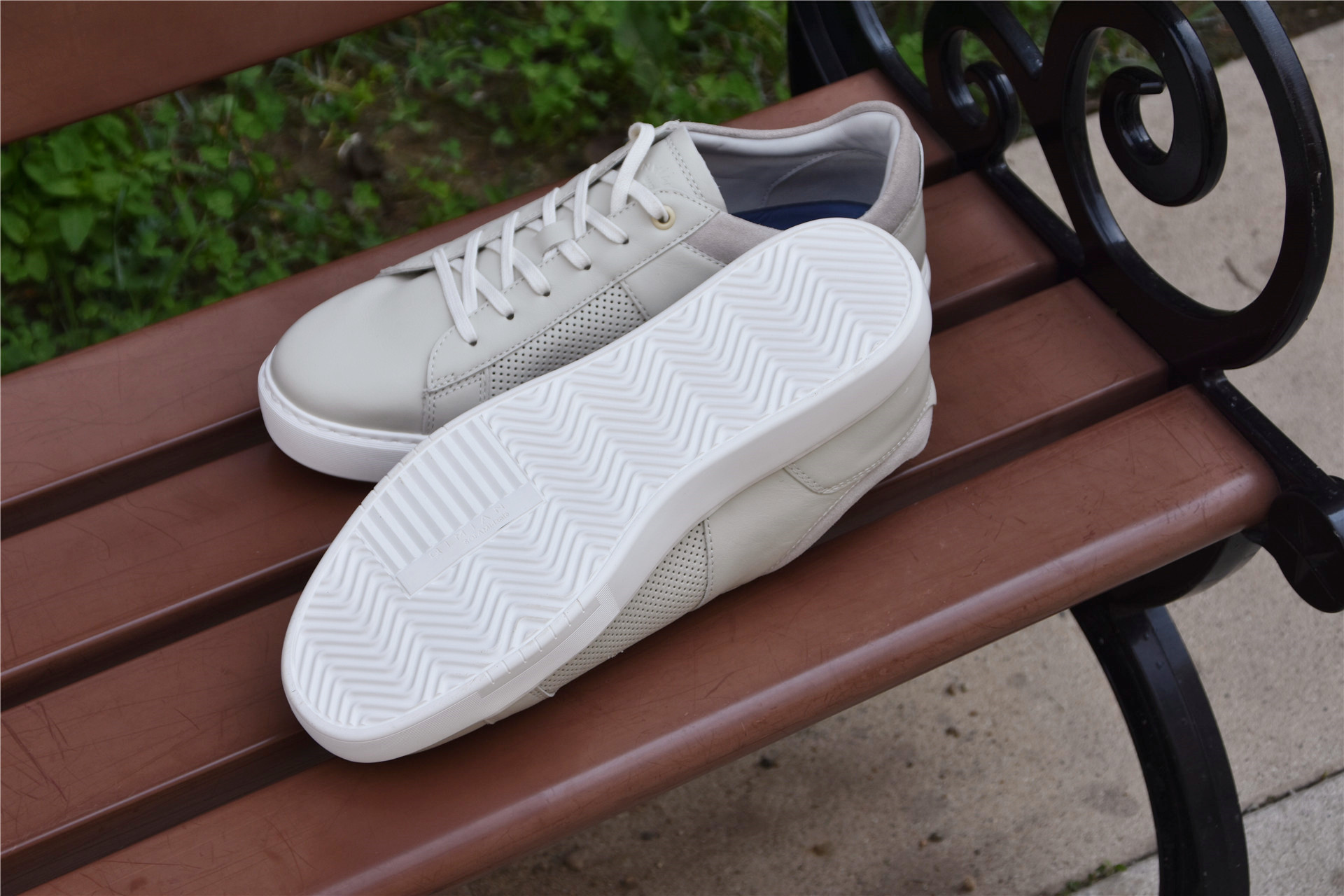 小米夏季新品：劲凉设计，无惧炎热酷暑，这款小白鞋比耐克都强