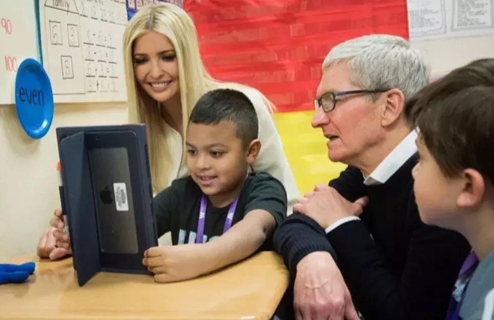 特朗普三个女儿合影照片,特朗普女儿100张罕见照片曝光