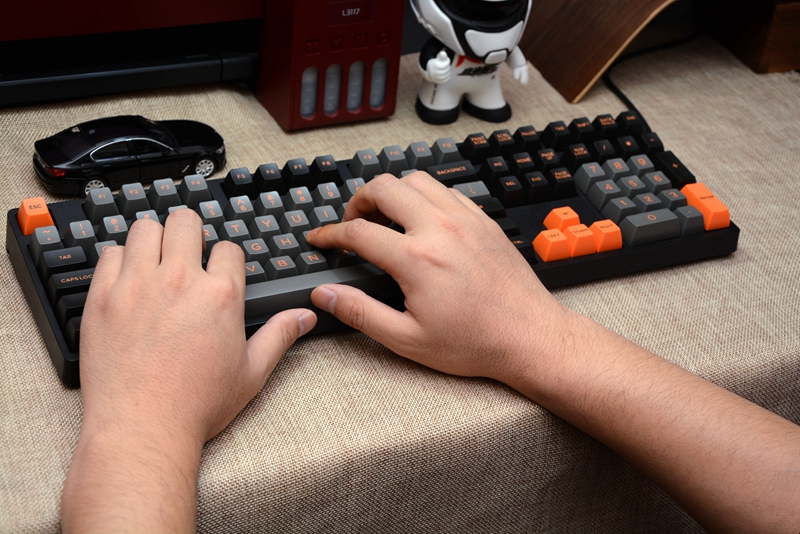 又一个让你入坑的客制化新品牌来了，DOMIKEYSADolch橙球帽开箱