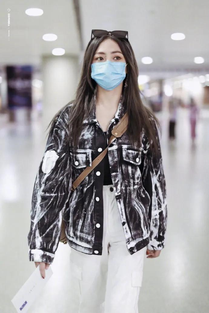 要什么漫画腿，明星们人手一件的漫画衣你怎么还没有？