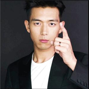 李现200斤未p照片曝光：你以为的腹肌男神，其实是自律狂魔