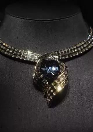 钻石首饰会因何而闻名于世？绝艳的璀璨美，微露一角让人迷失自我